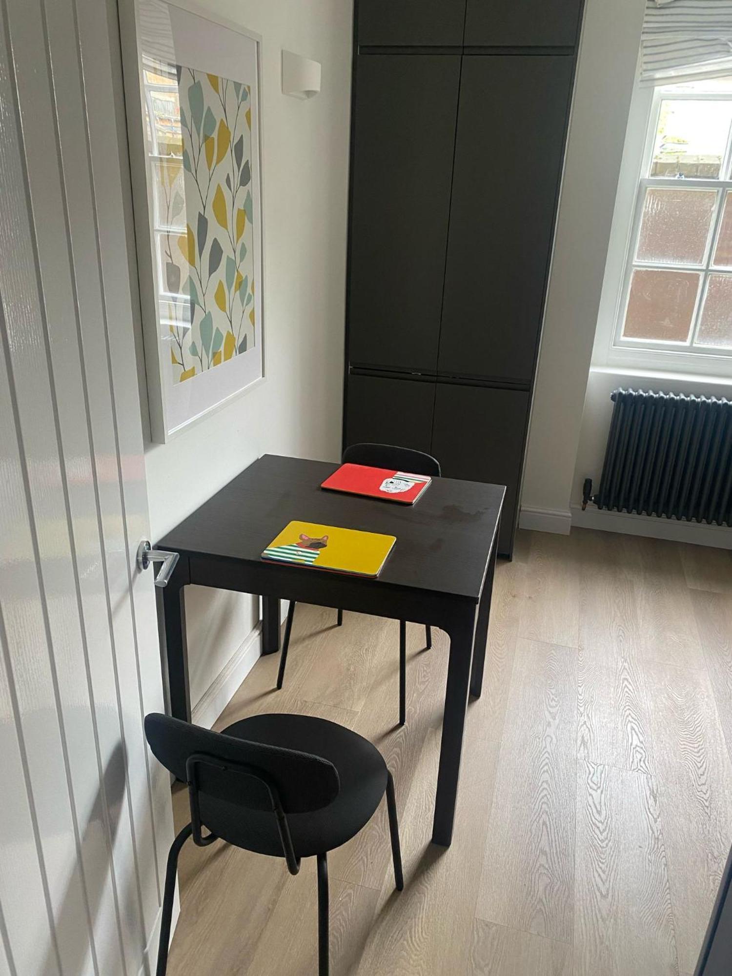 Two Bedroom Two Bathrooms Superior Londra